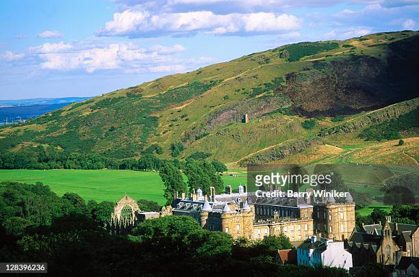 scotland, edinburgh, castle from carlton hill - carlton stock pictures, royalty-free photos & images