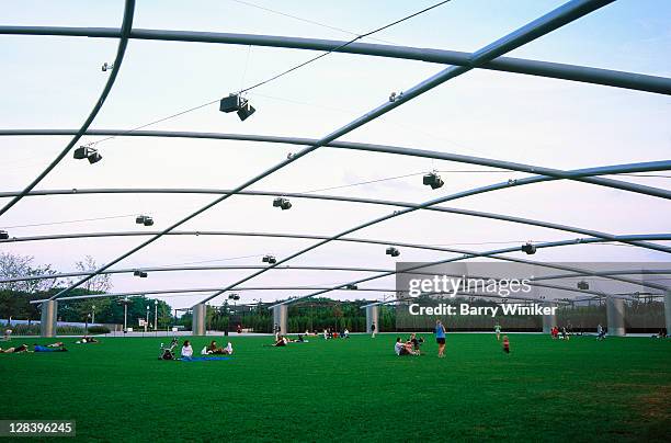 illinois, chicago, jay pritzker pavillion - barry park foto e immagini stock