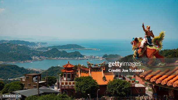 temple front the sea - taiwanese culture stockfoto's en -beelden