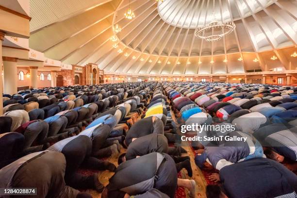 Muslims In Mosque 15,672 Man Praying In Mosque Stock Photos, High-Res Pictures, and ...