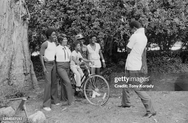 La chanteuse américaine chez elle avec son mari, l'acteur américain Glynn Turman et leurs enfants, Teddy Richards, Kecalf, Glynn Turman Jr. Et...