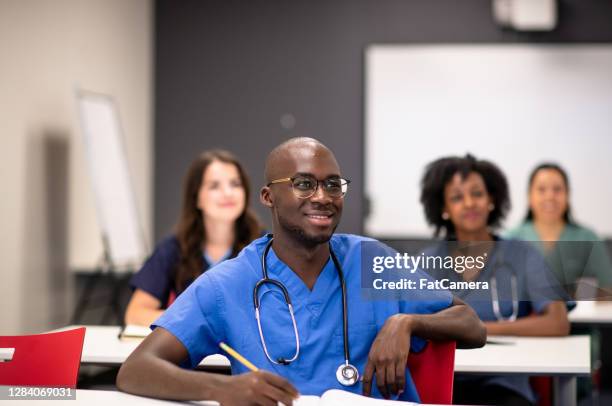 taking courses in medical school - intern imagens e fotografias de stock