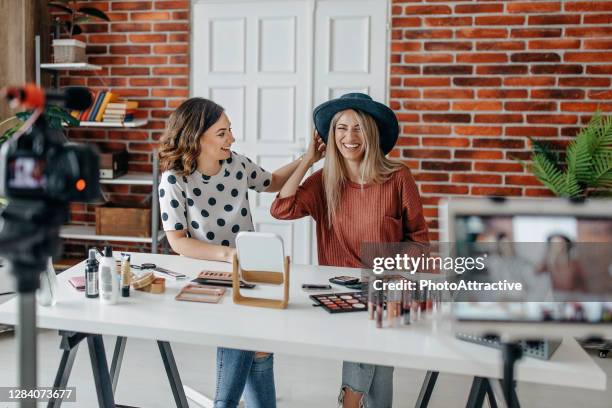 two best friends vlogging about make up - net promoter stock pictures, royalty-free photos & images