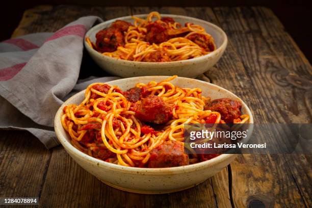 spaghetti with homemade vegetarian meatballs - spaghetti stock-fotos und bilder