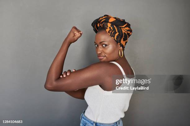 você está olhando para uma verdadeira heroína - direitos da mulher - fotografias e filmes do acervo