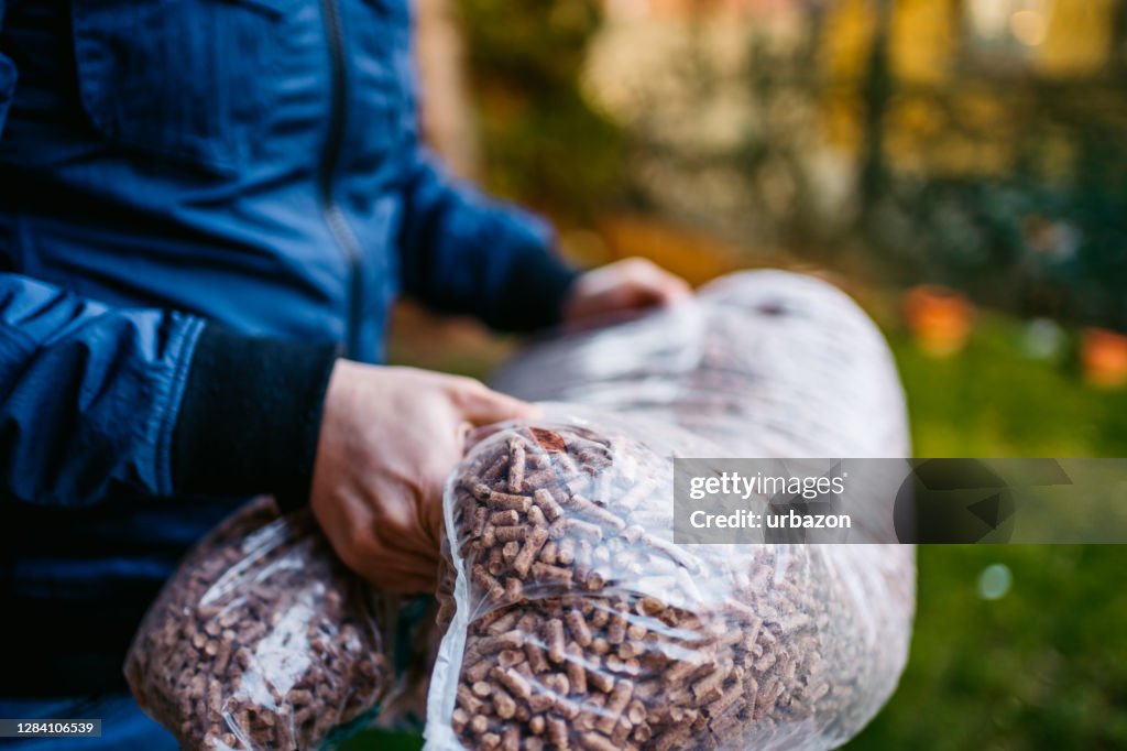 Carrying bag of pellets