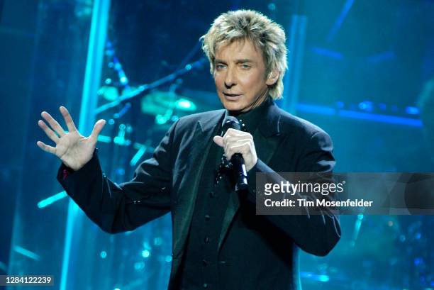 Barry Manilow performs at HP Pavilion on February 15, 2008 in San Jose, California.