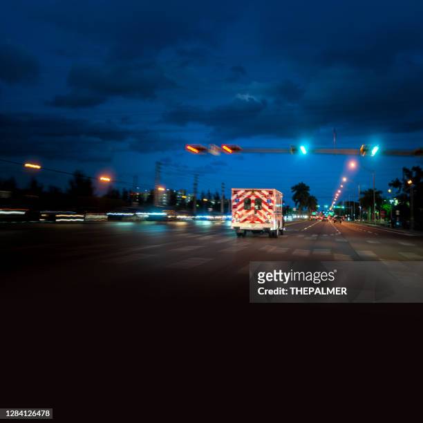 ambulanskörning i miami - ambulance bildbanksfoton och bilder