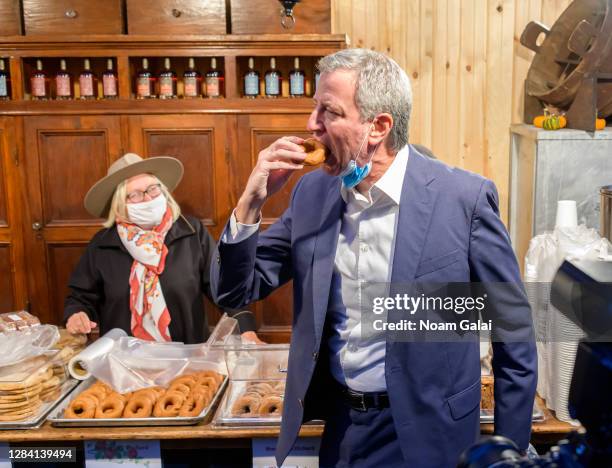 Mayor of New York City Bill de Blasio visits a bakery at the Bank of America 'Winter Village' at Bryant Park on November 05, 2020 in New York City....