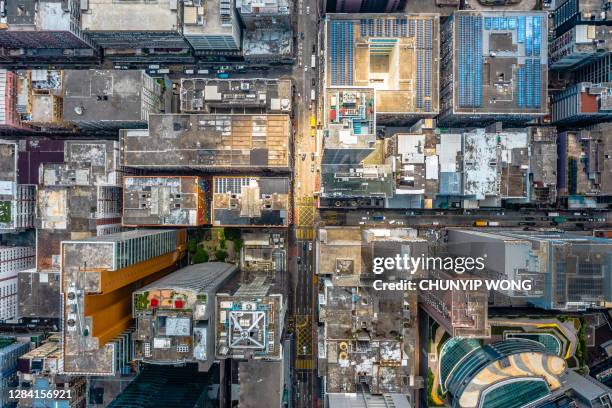 vista drone del distretto di kwun tong, kowloon hong kong - building top foto e immagini stock