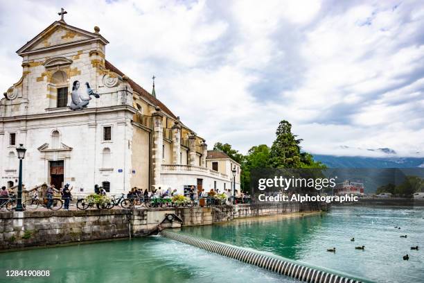 chiesa di san maurizio - annecy foto e immagini stock