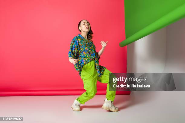 creative woman in cool posture in studio - fashion fun imagens e fotografias de stock