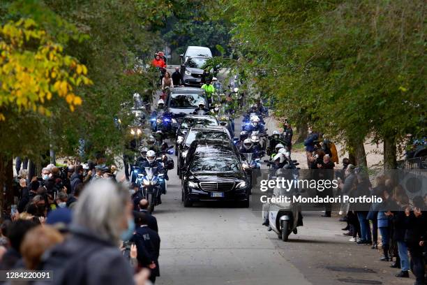 Cars Procession Funeral Procession Cars Photos and Premium High Res Pictures - Getty Images