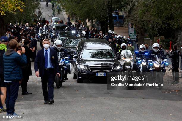 Cars Procession Funeral Procession Cars Photos and Premium High Res Pictures - Getty Images