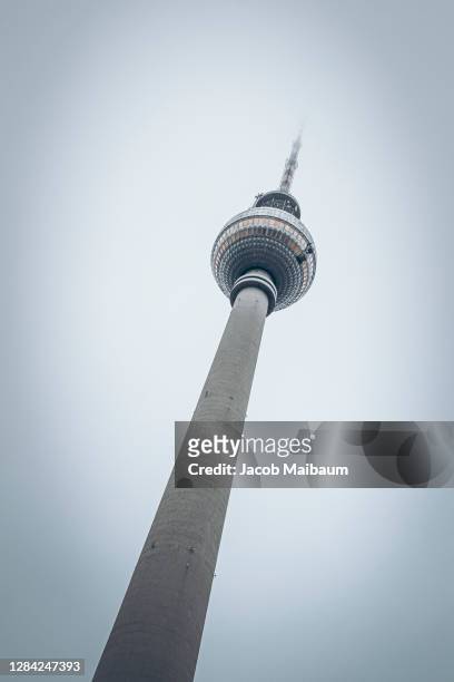 berlin tv tower "alex" in lockdown due to the corona pandemic - berlin alex stock-fotos und bilder