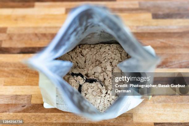 protein powder - proteïnedrank stockfoto's en -beelden
