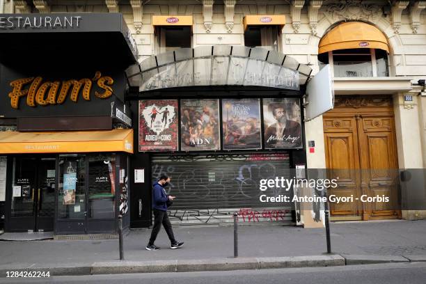 The cinemas closed their doors for the second time because of the coronavirus epidemic. On November 6, 2020 in Paris, France. France imposed another...