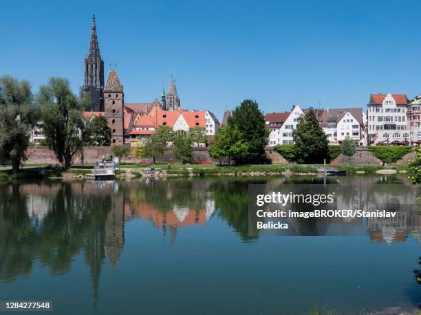ulm cathedral and buildings on the banks of the danube with water reflection, ulm, baden-wuerttemberg, germany - ulm minster stock pictures, royalty-free photos & images