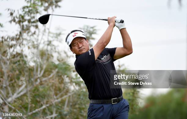 Choi of South Korea hits his tee shot on the 18th hole during the first round of the Charles Schwab Cup Championship on November 06, 2020 in Phoenix,...