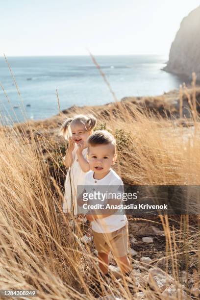 happy kids playing outdoor at sunset. - 2 3 anni foto e immagini stock