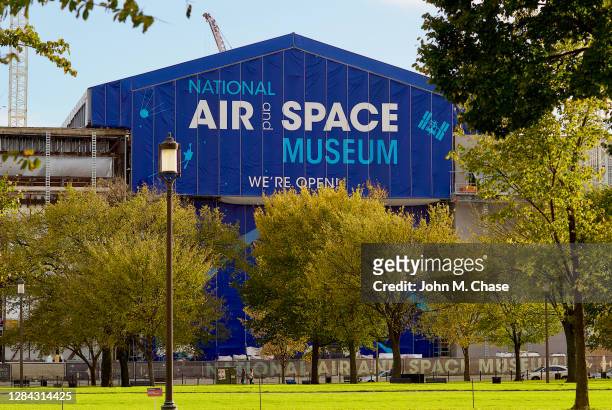 national air and space museum renovation - national air and space museum stock pictures, royalty-free photos & images