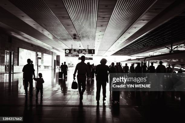 jiaxing south railway station - airport crowd stock pictures, royalty-free photos & images