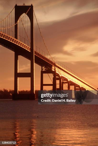 sunset, newport bridge, rhode island - newport rhode island stock pictures, royalty-free photos & images