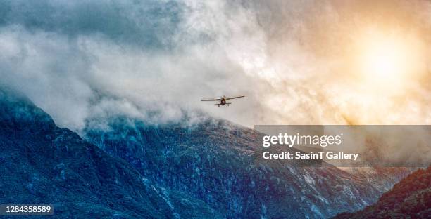 airplane flying - new zealand airports stockfoto's en -beelden