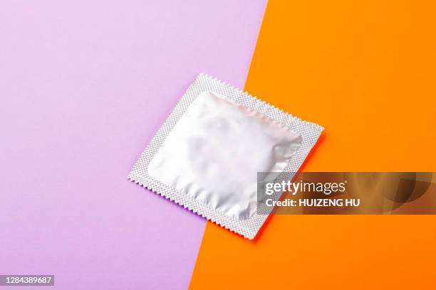 condom - birth control stockfoto's en -beelden