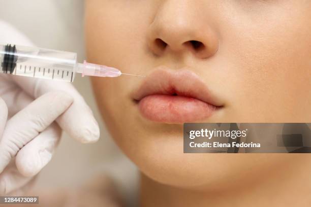woman at the beautician. - lippen stock-fotos und bilder