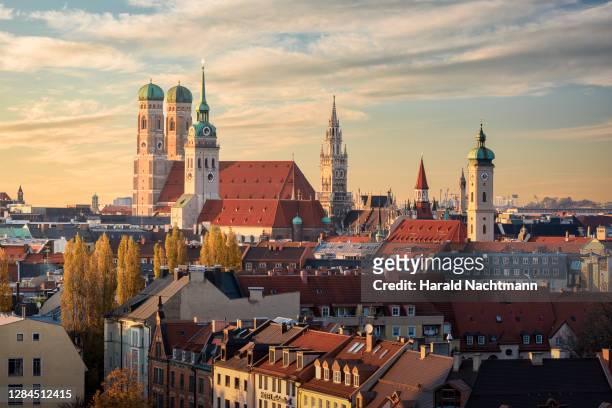 cityscape of historical center, munich, bavaria, germany - duitsland stockfoto's en -beelden