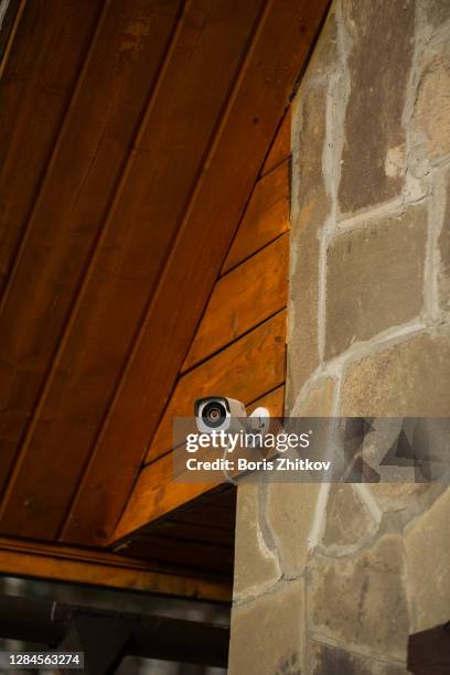 cctv camera on the wall of house - camera monitor house stock pictures, royalty-free photos & images