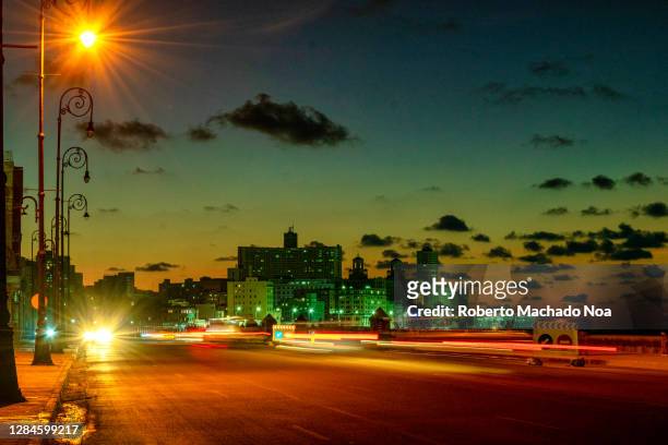 urban skyline of havana, cuba - havana nights stock pictures, royalty-free photos & images