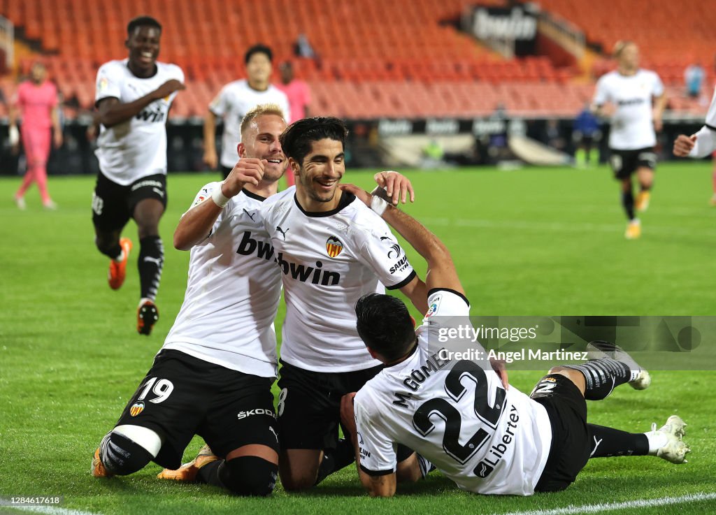 Valencia CF v Real Madrid - La Liga Santander