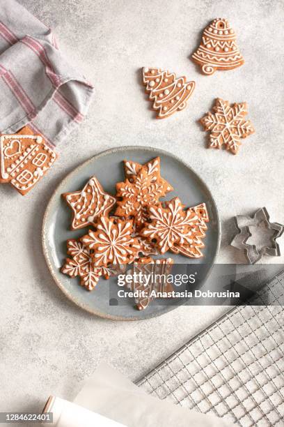 christmas cookies on plate. top view. - gingerbread biscuit stock pictures, royalty-free photos & images