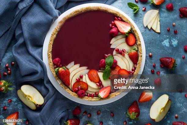 vegan raspberry tart - tart dessert stock pictures, royalty-free photos & images