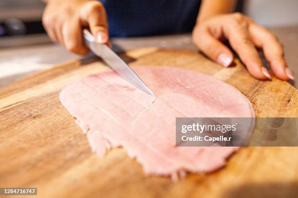 cuisine - découper une tranche de jambon - pork cuts stock pictures, royalty-free photos & images