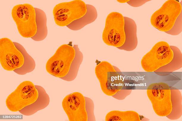 pattern of halved butternut squashes - squash fotografías e imágenes de stock