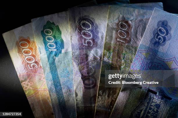 russian ruble banknotes - russian rouble note stock pictures, royalty-free photos & images