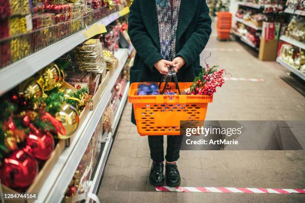 social distancing on christmas shopping during covid-19 - supermarket covid stock pictures, royalty-free photos & images