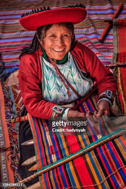 peruvian woman weaving in the sacred valley, chinchero - peruvian culture stock pictures, royalty-free photos & images