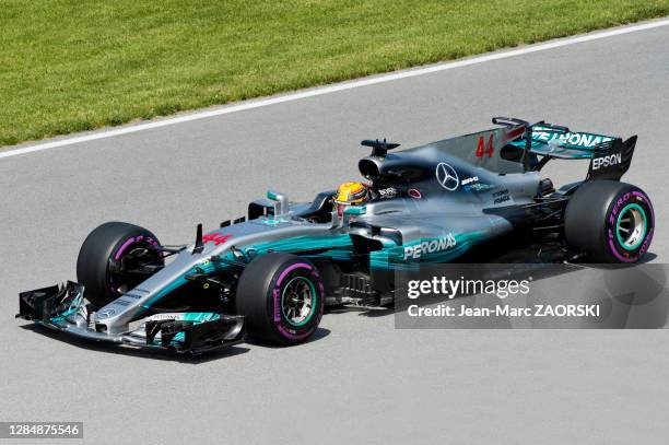 Lewis Hamilton, pilote automobile britannique triple champion du monde de Formule 1, au volant de la Mercedes F1W08, lors de la 3e séance d'essais...