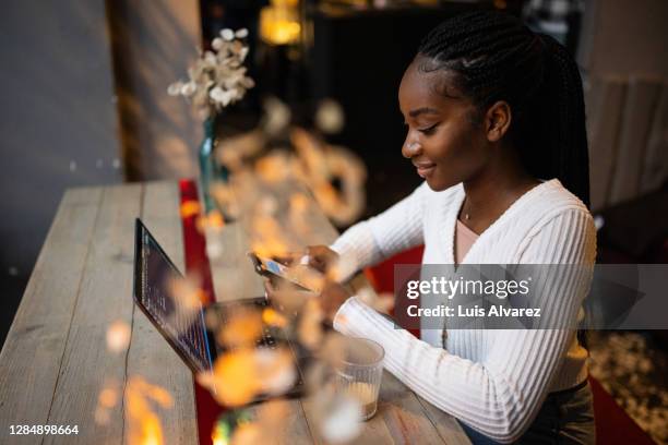 young woman texting at the cafe - opening night of bright star arrivals stockfoto's en -beelden