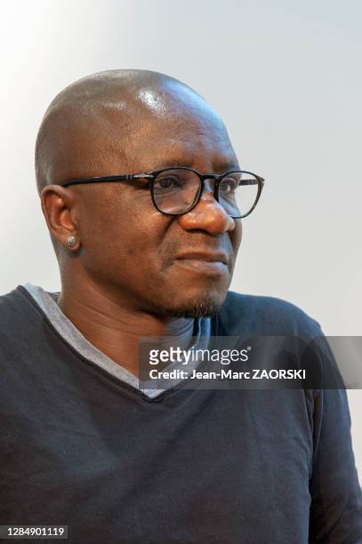Portrait de l'écrivain et chanteur français d'origine congolaise, Wilfried N'Sondé, lauréat du Prix Ahmadou-Kourouma 2018, qui lui a été remis pour...