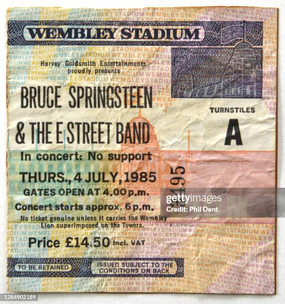 Springsteen Movie Tickets 162 Bruce Springsteen Performs At Wembley Stadium Stock Photos, High ...