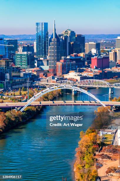 nashville, tennesee skyline - nashville photos et images de collection