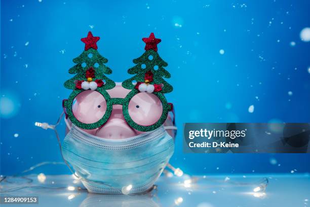 piggy bank - christmas savings stock pictures, royalty-free photos & images