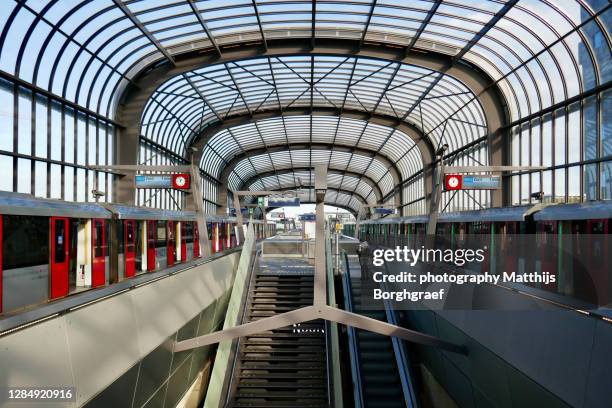 metro station noord in amsterdam - matthijs borghgraef fotografías e imágenes de stock