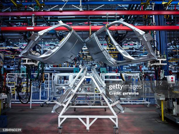 de fabriek van de auto - aluminum stockfoto's en -beelden