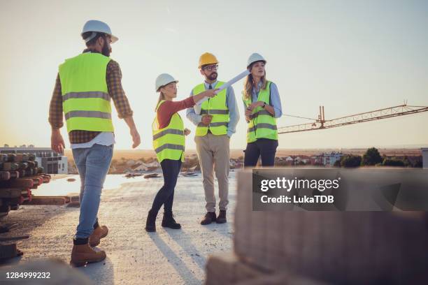 de una idea a un proyecto terminado - architect on site fotografías e imágenes de stock